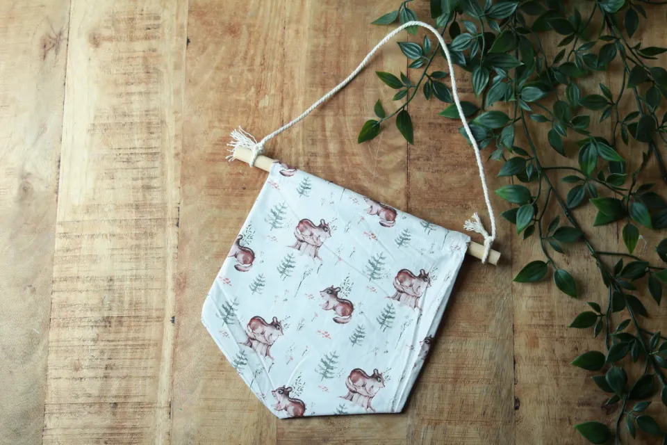 Een presentje Bosvriendjes vaandel 20x20 cm wit katoen