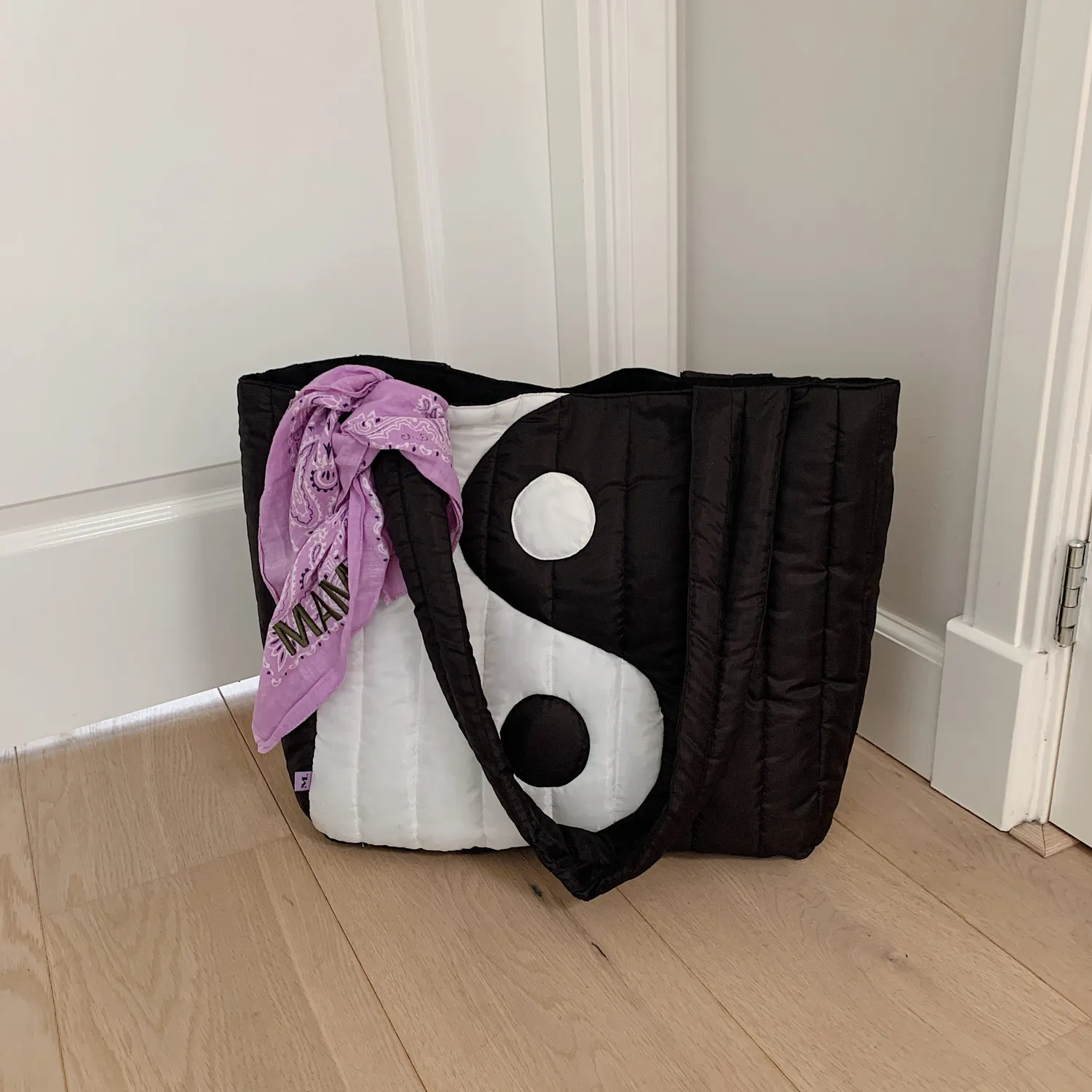 The Mompany Mom Bag YinYang tas zwart wit waterafstotend