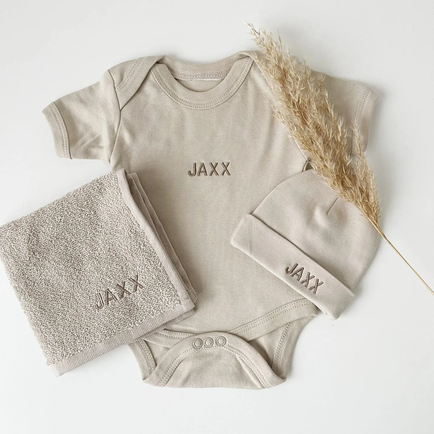 SODA FASHION Newborn babymuts cream zacht biokatoen