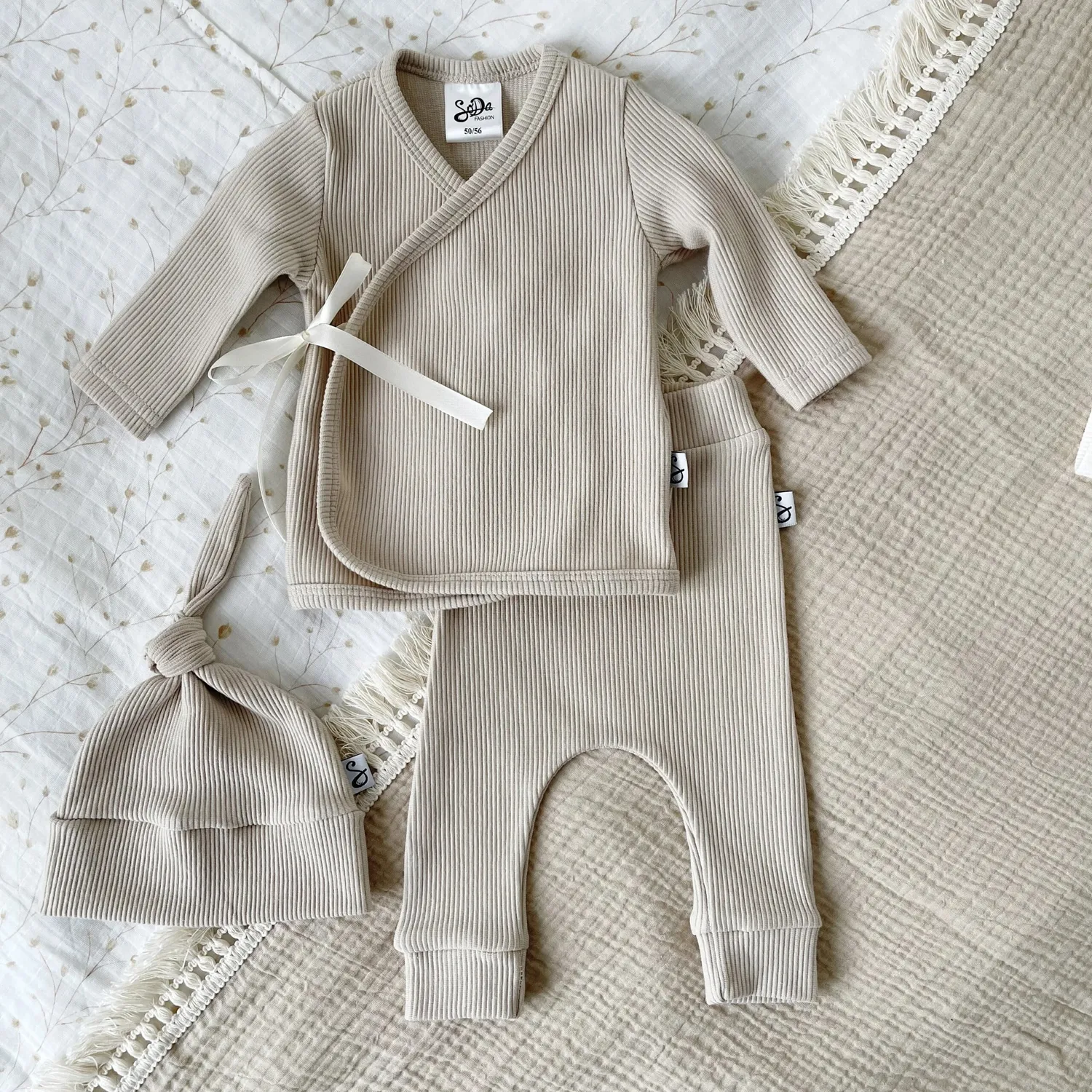 SODA FASHION babybroekje zand rib biokatoen