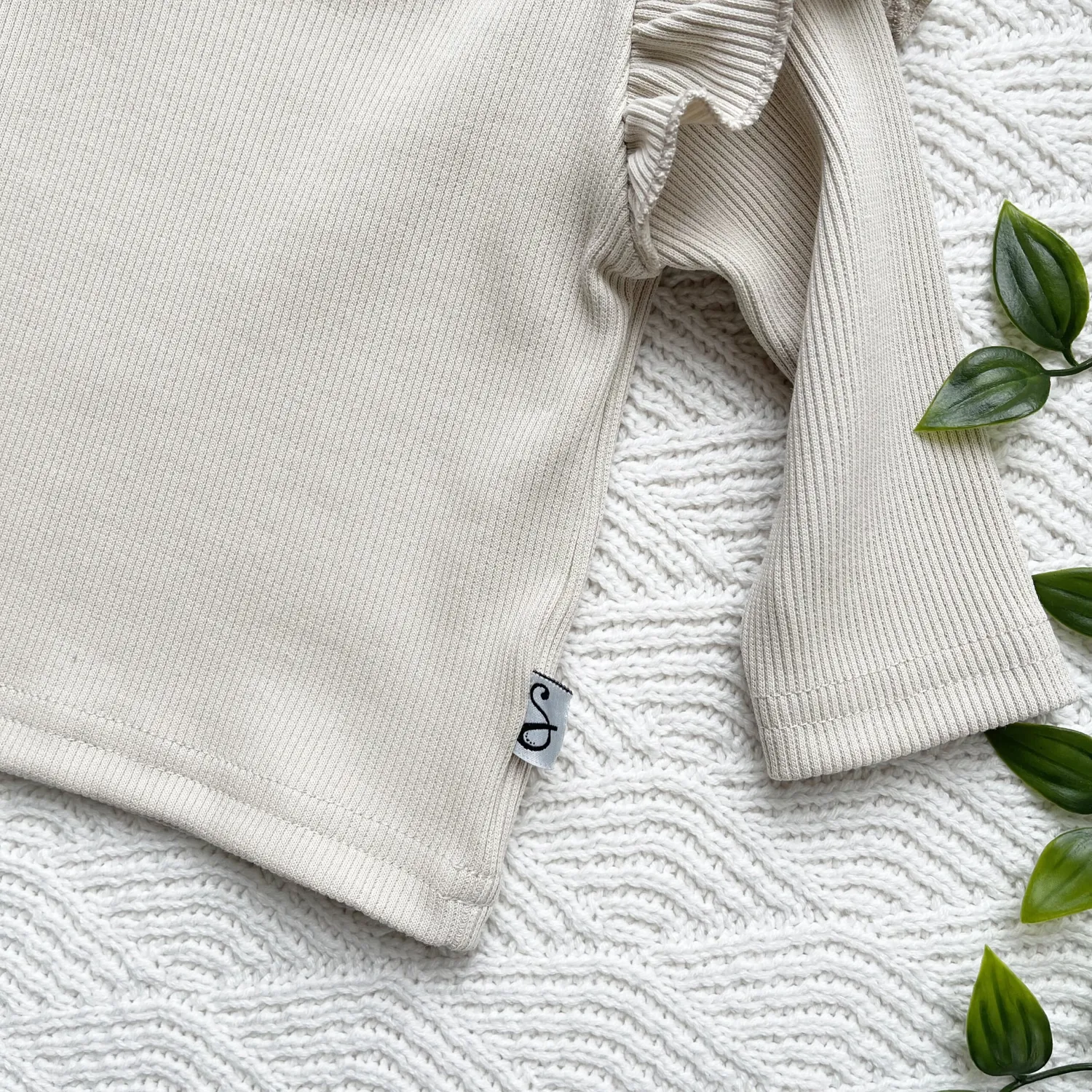 Soda Fashion Soft ruffle shirt rib zand lange mouw