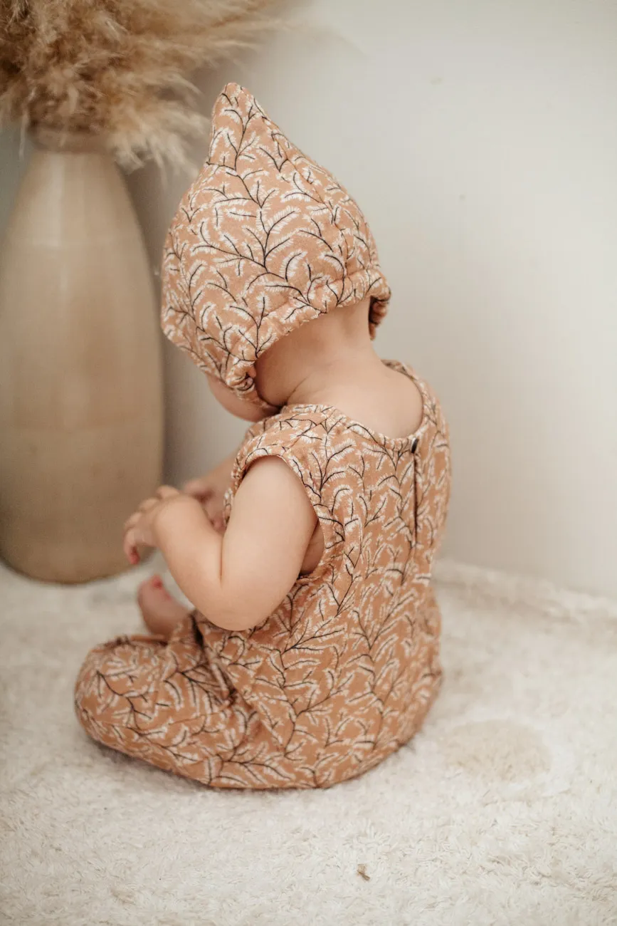 The Mompany Twiggy bonnet babymutsje strikjes