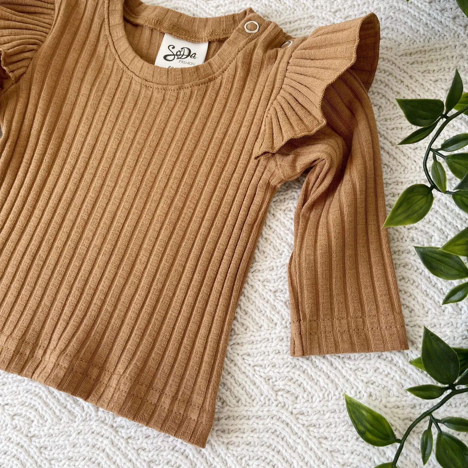 SODA FASHION Ruffle shirt Brede Rib Camel zacht