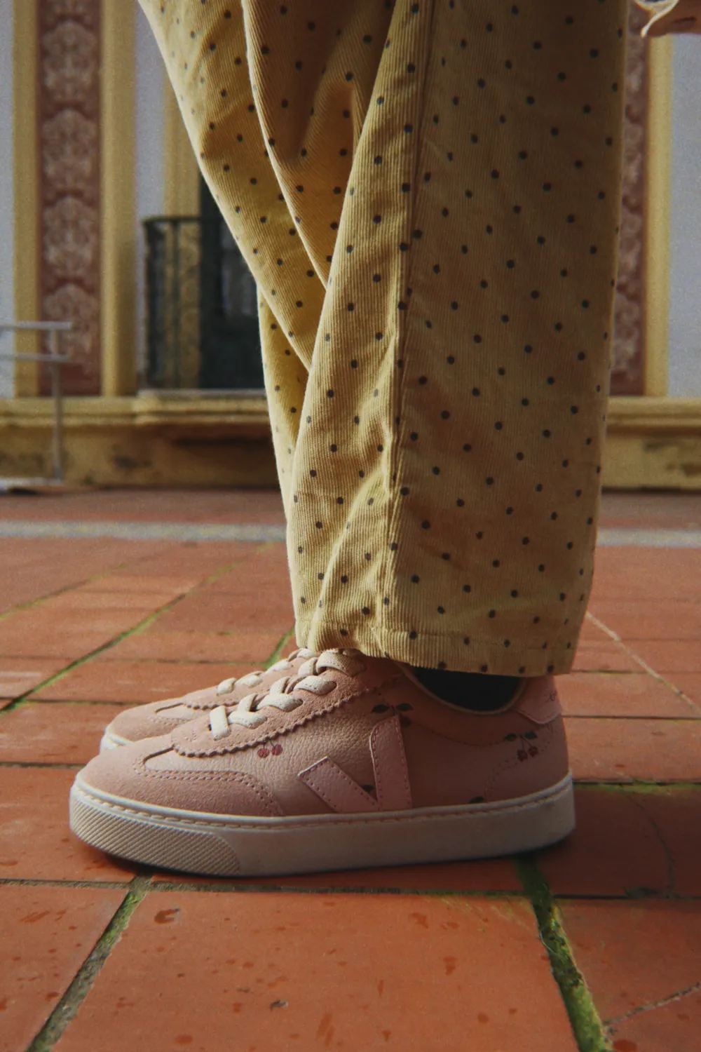 Konges Sløjd Veja Junior sneaker cherry petale leer