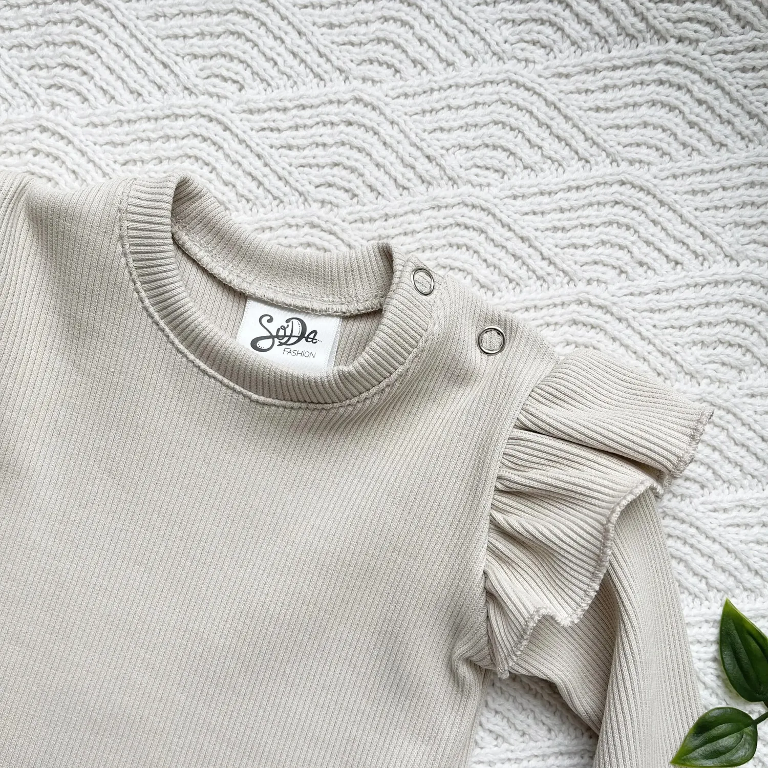 Soda Fashion Soft ruffle shirt rib zand lange mouw