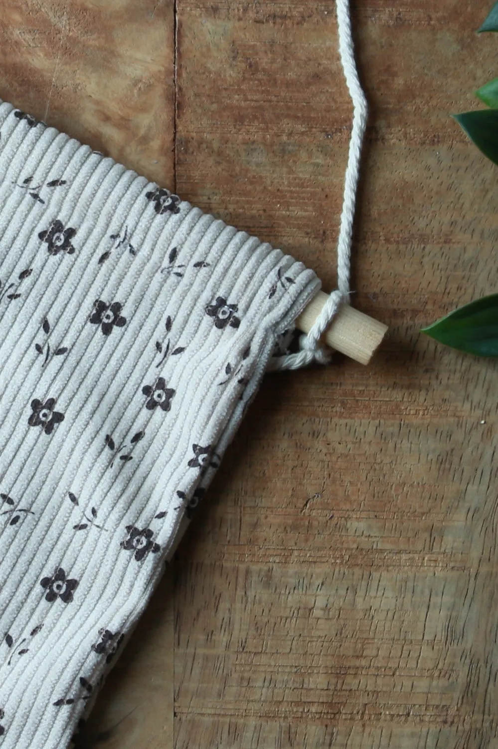 Een presentje Vaandel bloemetjes wit ribbelstof