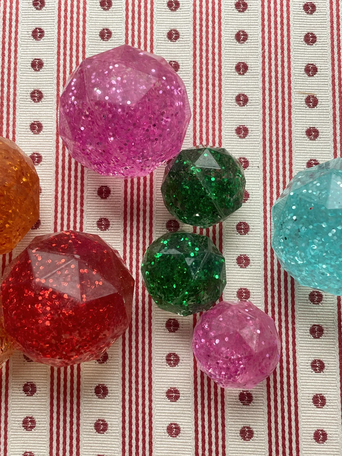 Konges Sløjd Ster stuiterballen multi 14 stuks glitter
