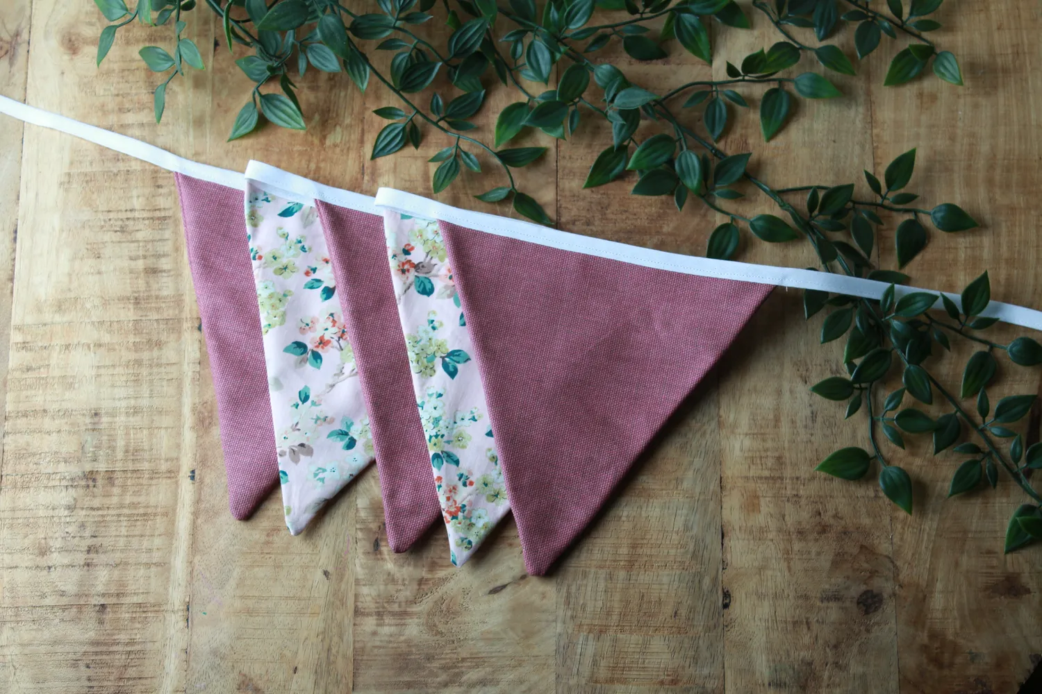 Een presentje Bloemenpracht vlaggenlijn 150 cm wit