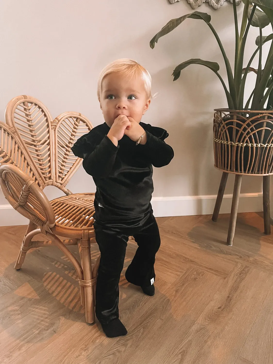 SODA FASHION Ruffle Velvet shirt zwart fluweel