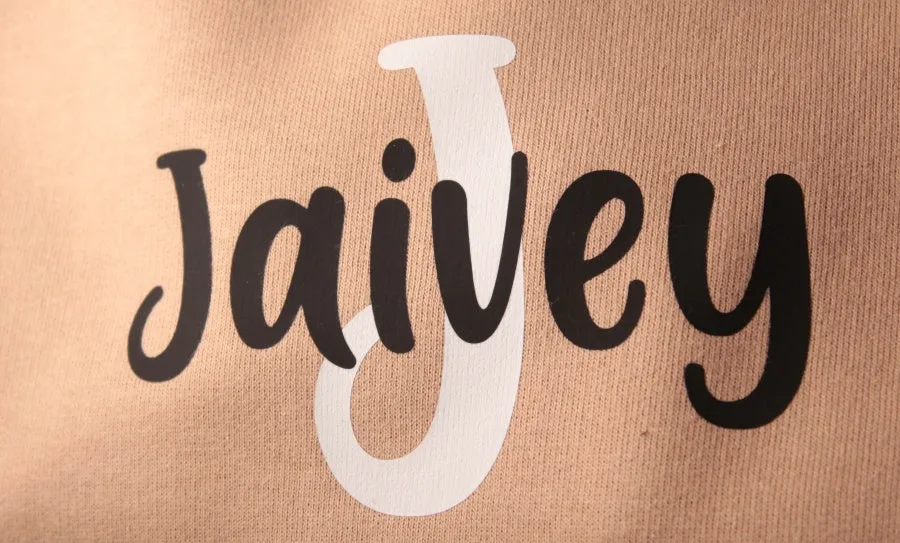 Een presentje Trui initiaal en naam creme 1-2 jaar