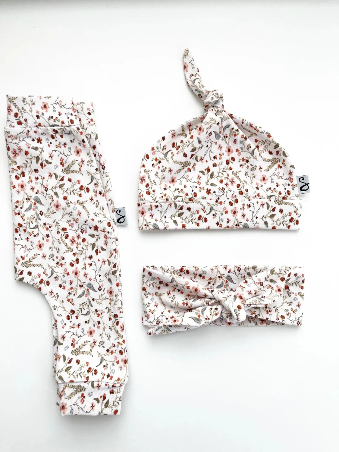 SODA FASHION Knoopmuts flowers baby zacht