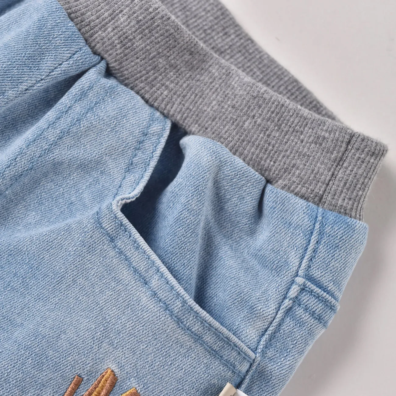 The Mompany Baylor jeans elastische band borduursel