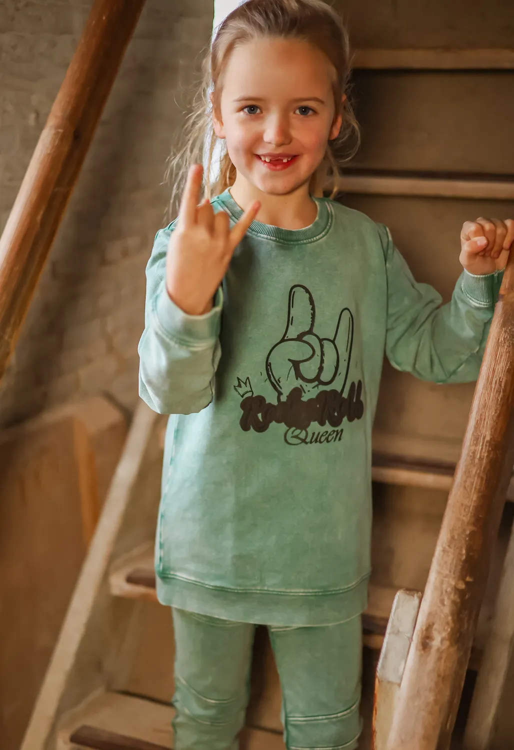 4President Nathalie Green sweater rock & roll