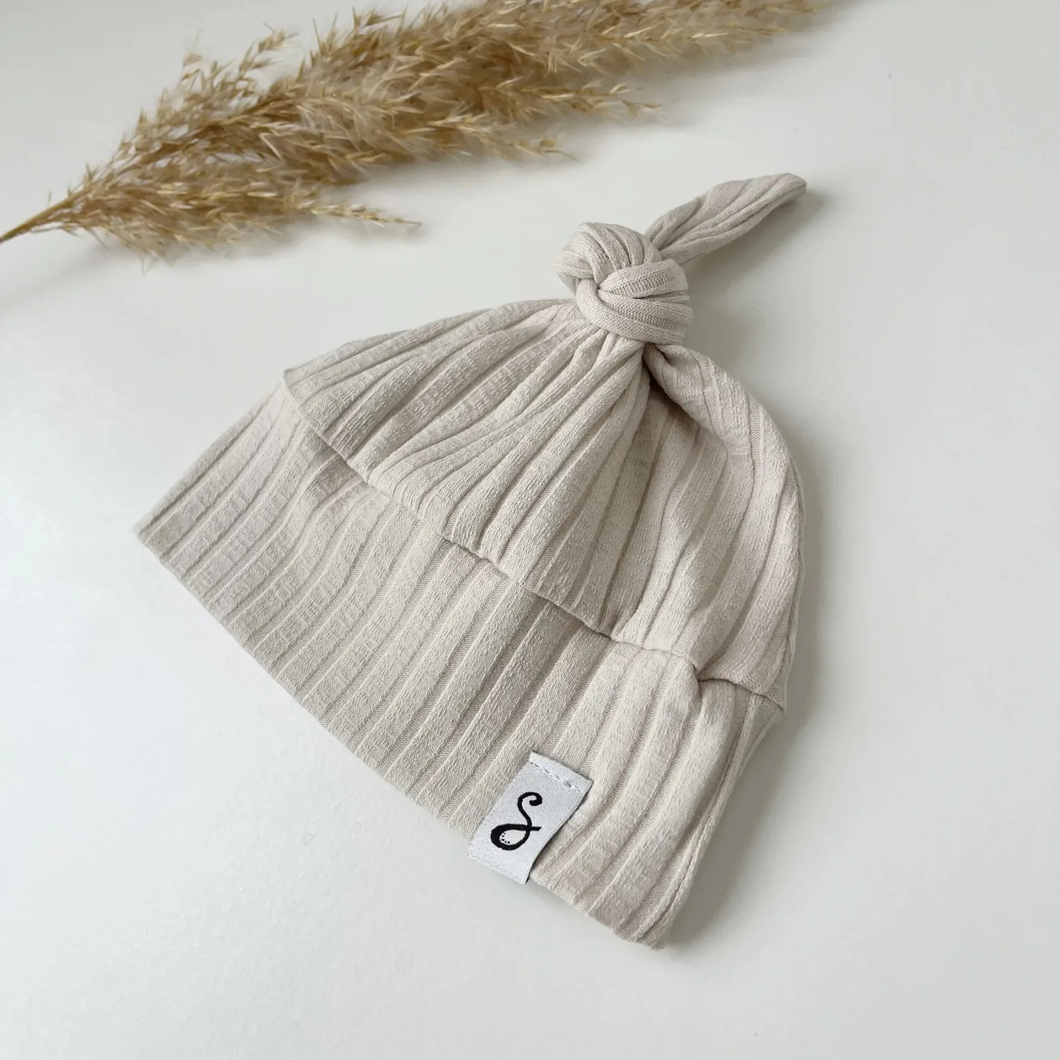 SODA FASHION Brede Rib knoopmuts beige biokatoen