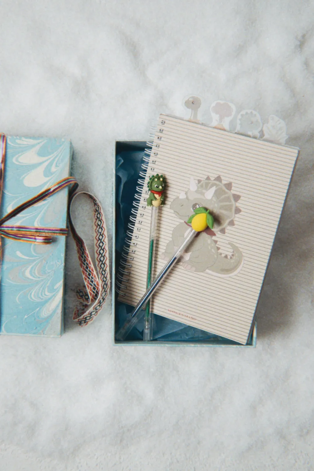 Konges Sløjd Stationery Box Dino Moss knutselset