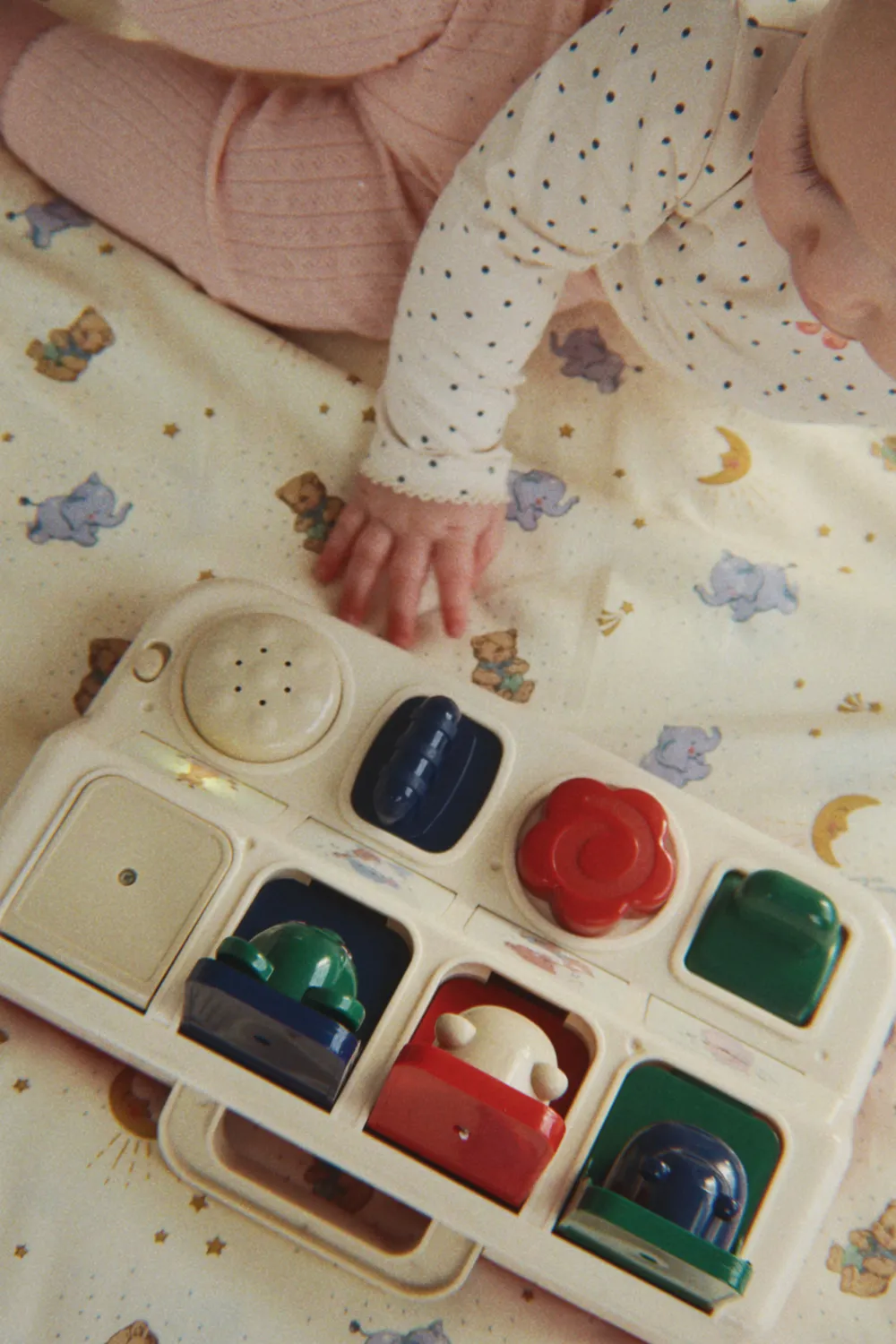 Konges Sløjd Cucciolo babybeddengoed 70x100 biokatoen