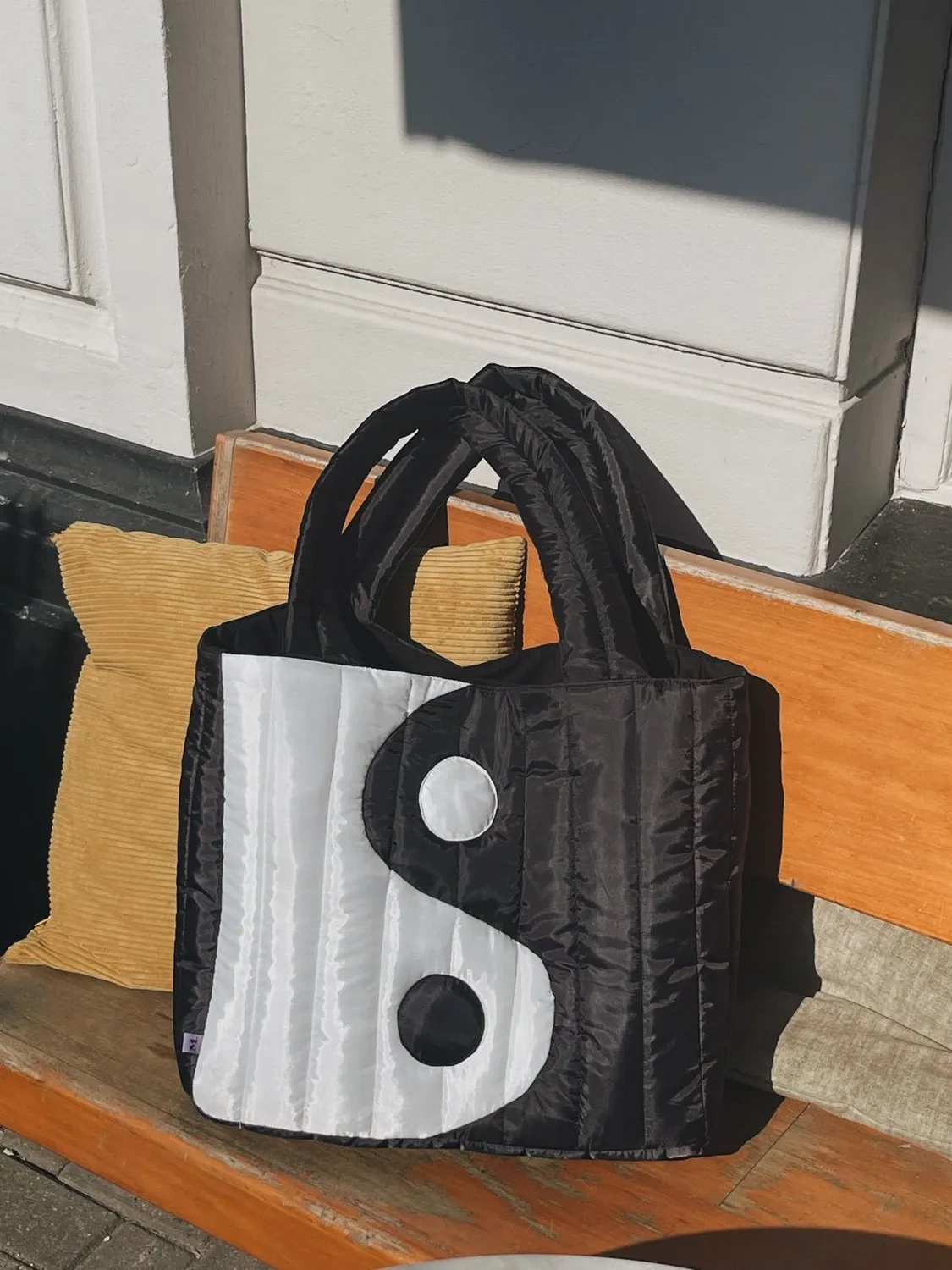 The Mompany Mom Bag YinYang tas zwart wit waterafstotend
