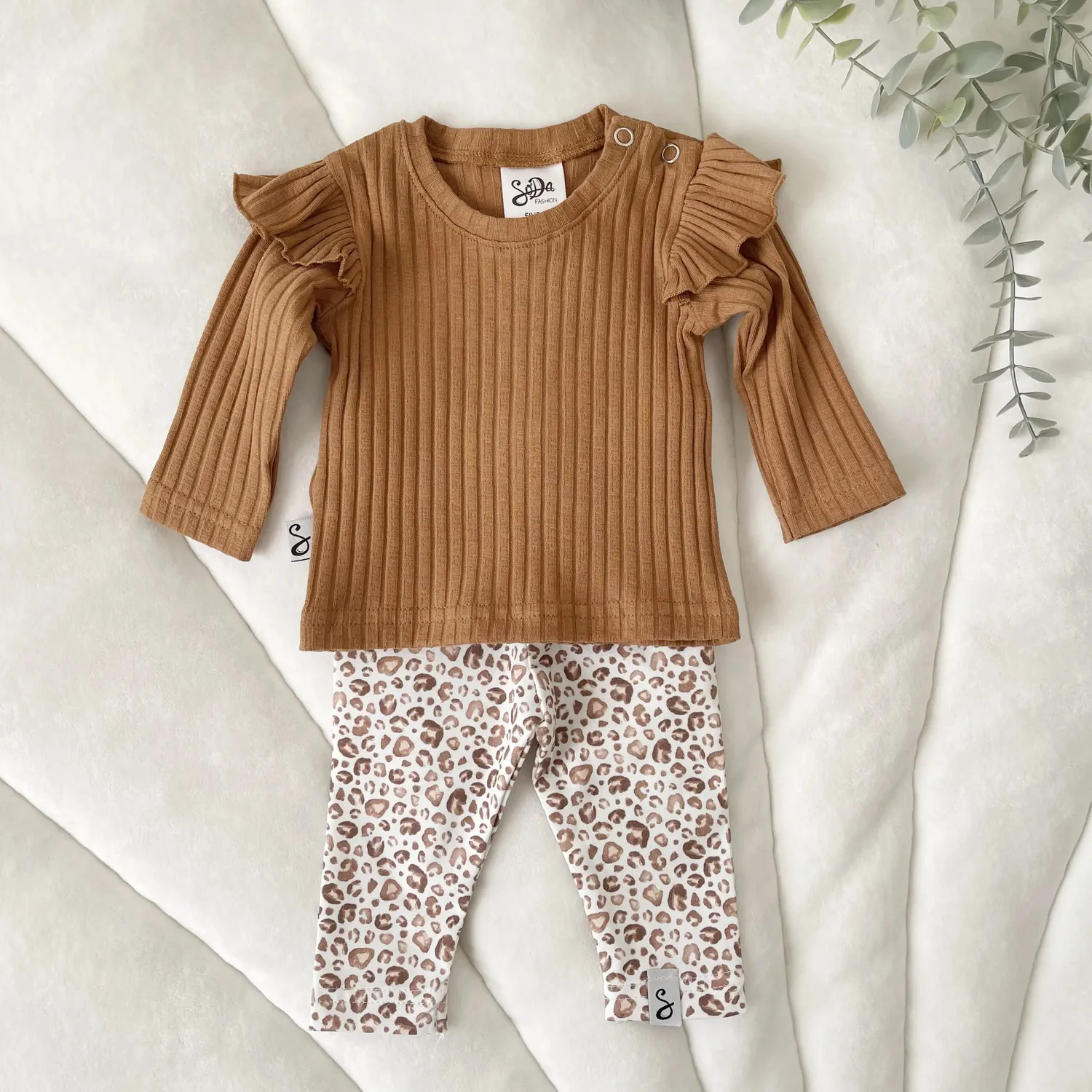 SODA FASHION Ruffle shirt Brede Rib Camel zacht