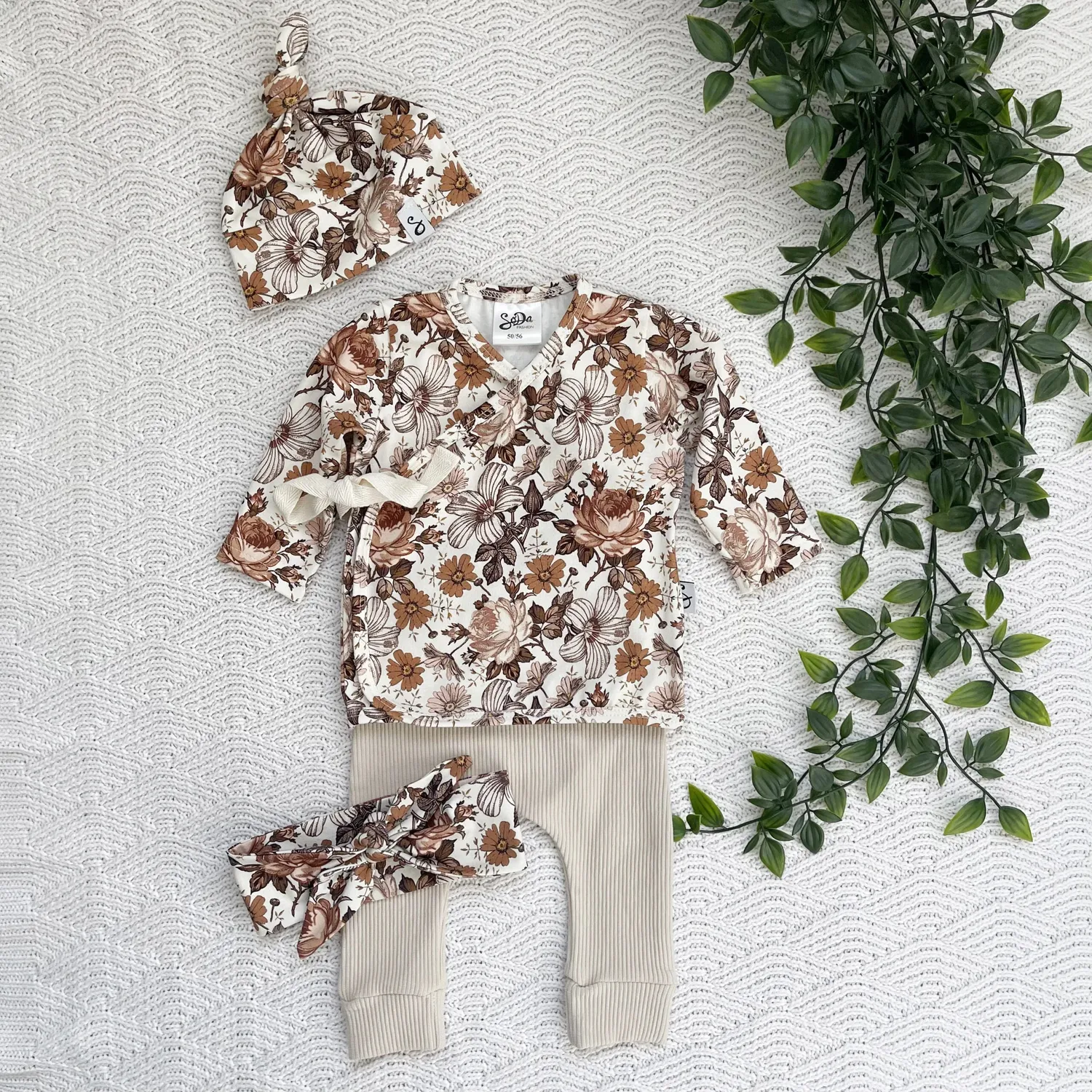 Soda Fashion Overslag Bloemen Cacao romper