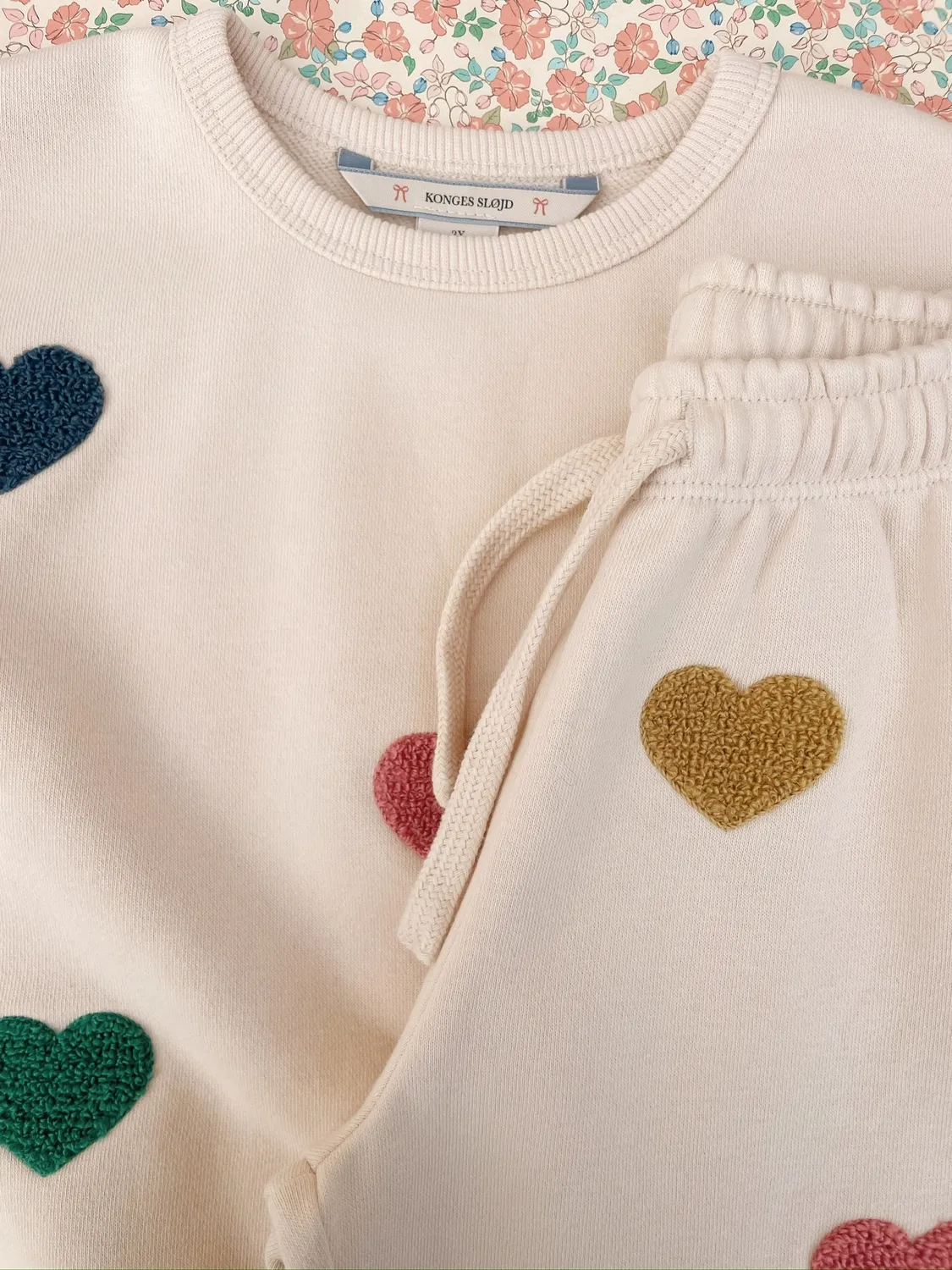 Konges Sløjd Lou Sweater Trui multi heart biokatoen
