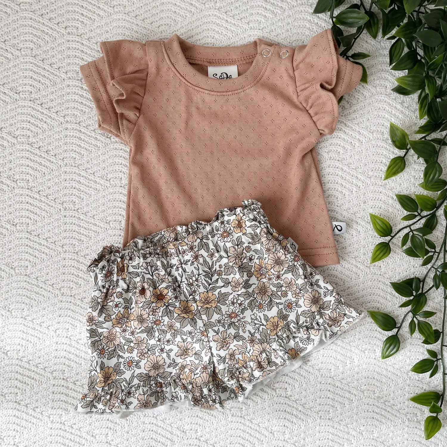 SODA FASHION Pointelle Perzik ruffle shirt perzik biokatoen