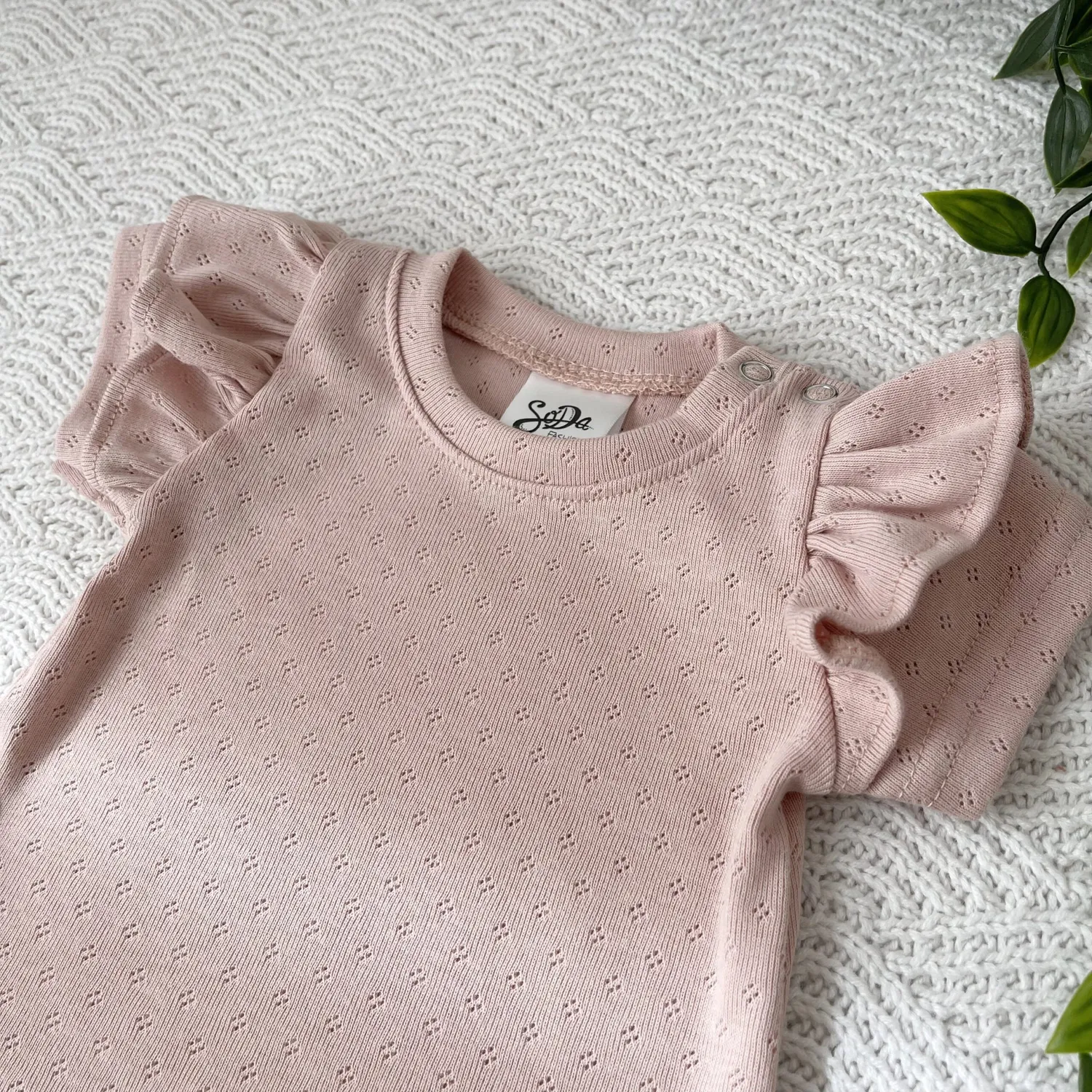 SODA FASHION Ruffle Shirt Pointelle Nude Roze
