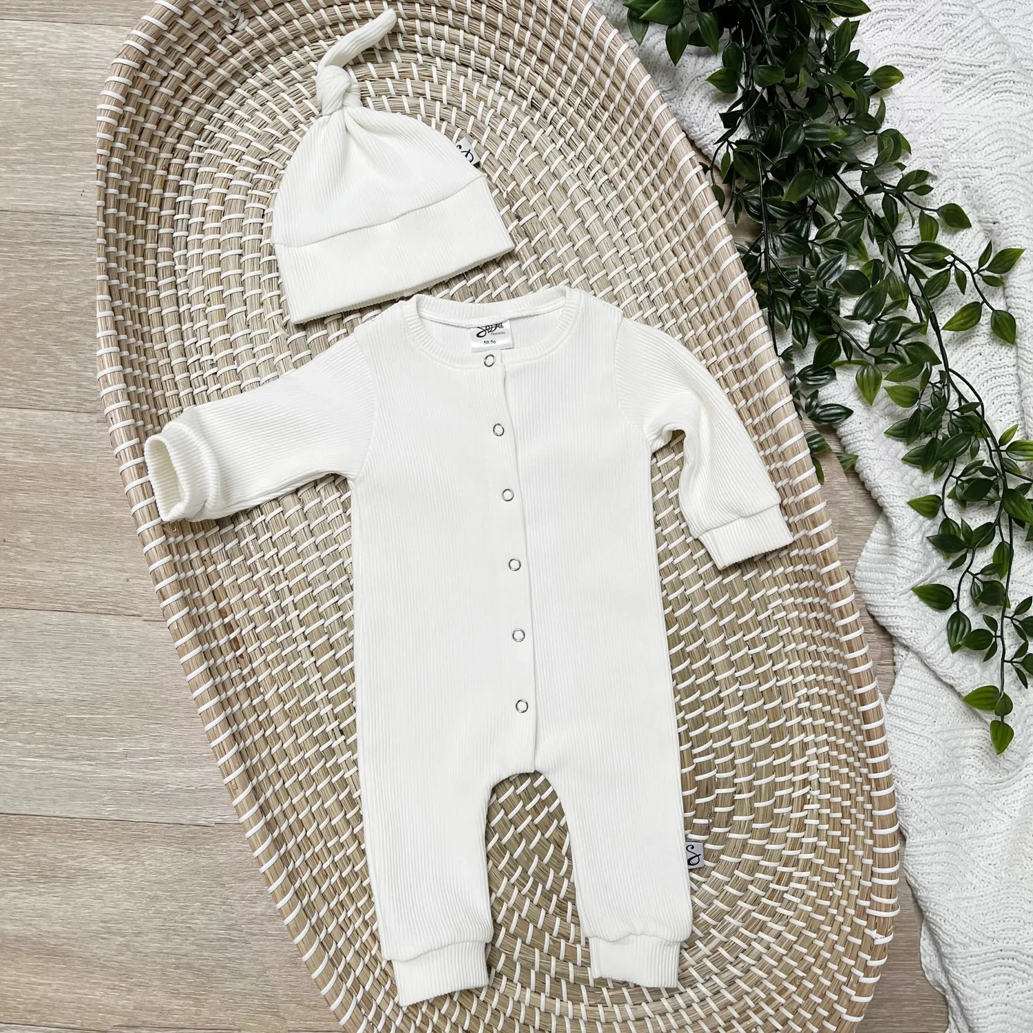 SODA FASHION Knoopmuts rib babymuts offwhite biokatoen