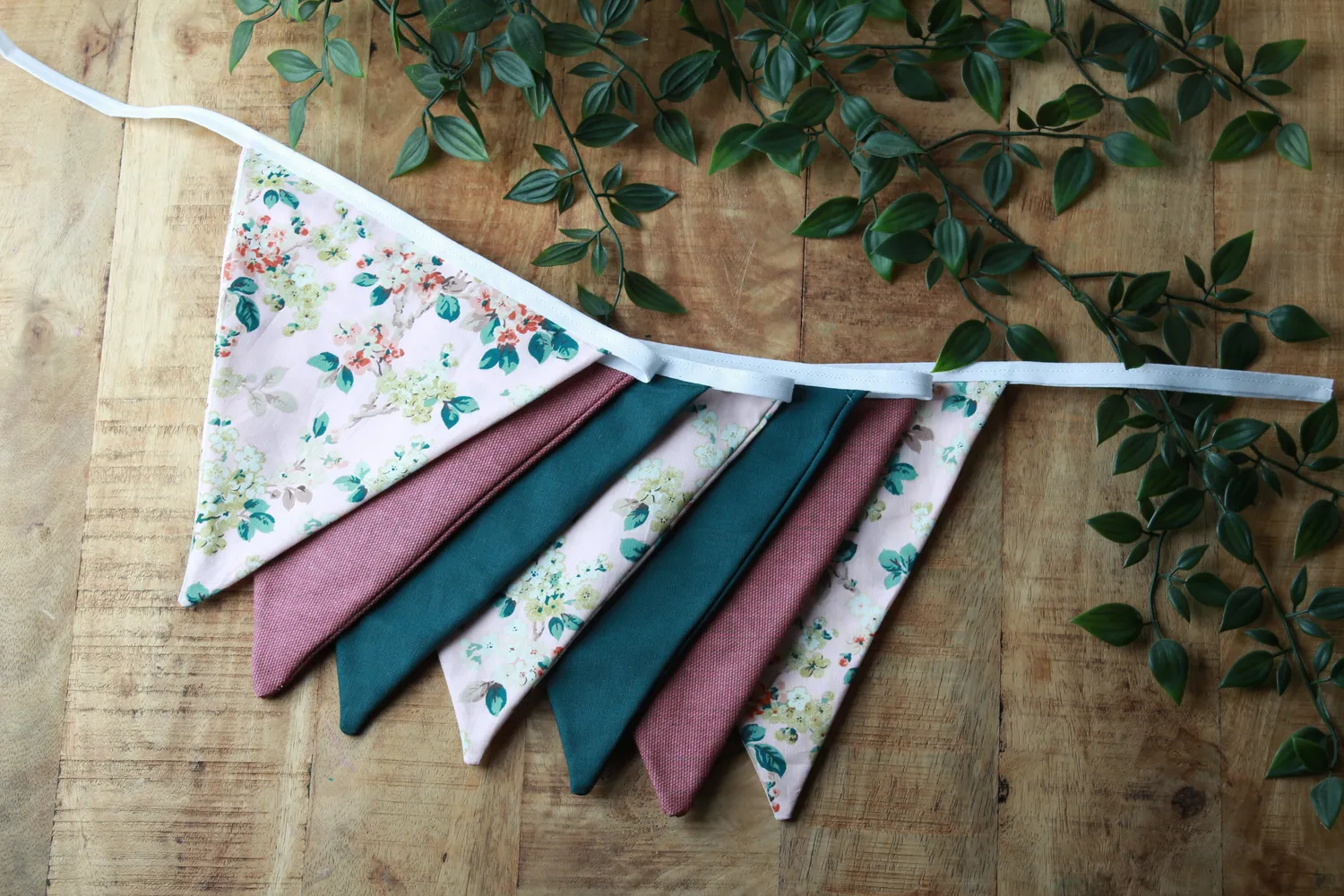 Een presentje Bloemenpracht vlaggenlijn 150 cm wit