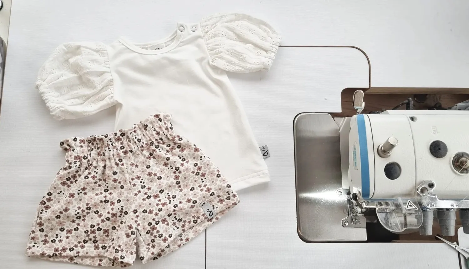 SODA FASHION Korte broek Multi Flower baby
