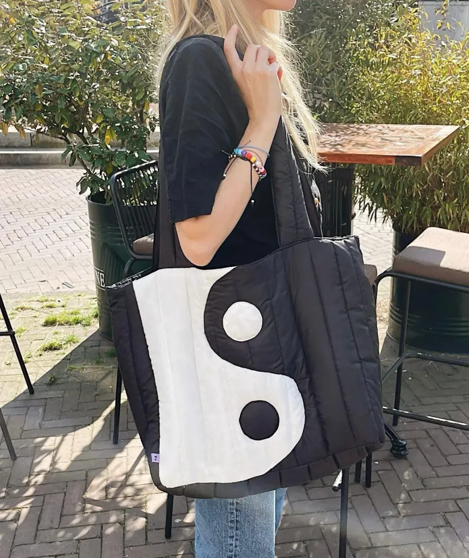 The Mompany Mom Bag YinYang tas zwart wit waterafstotend