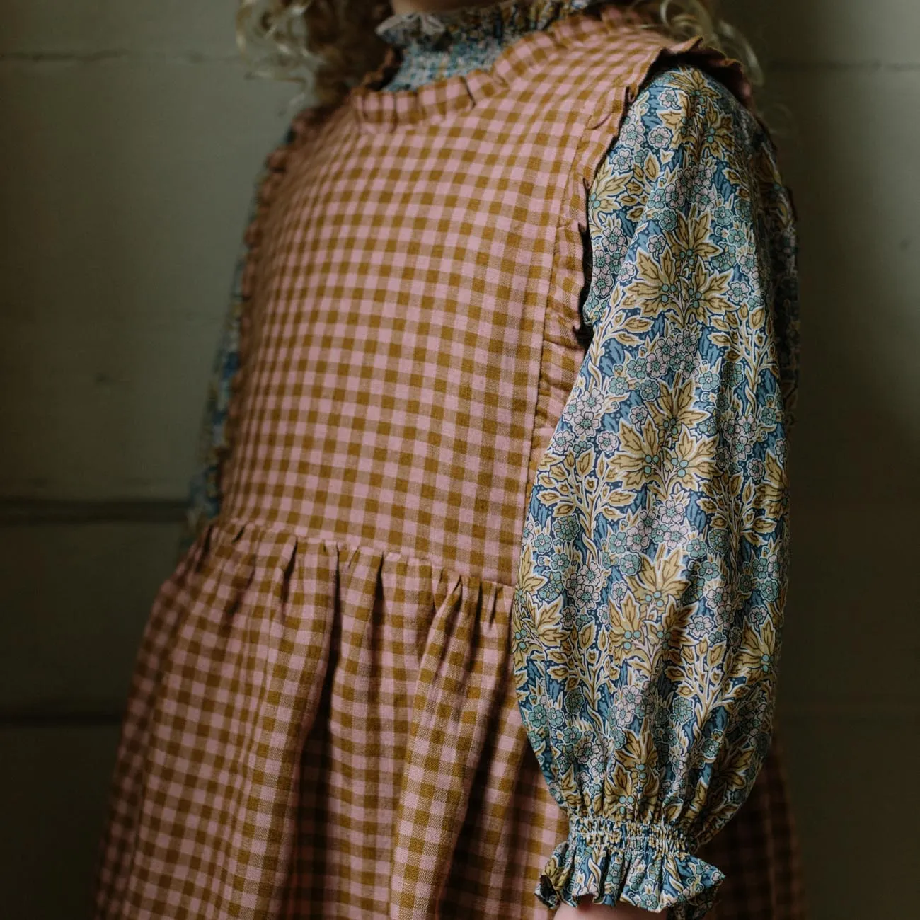 The Mompany Marlow Pinafore jurkje rose linnen ruit